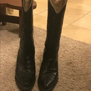 Circle g embroidered leather boots